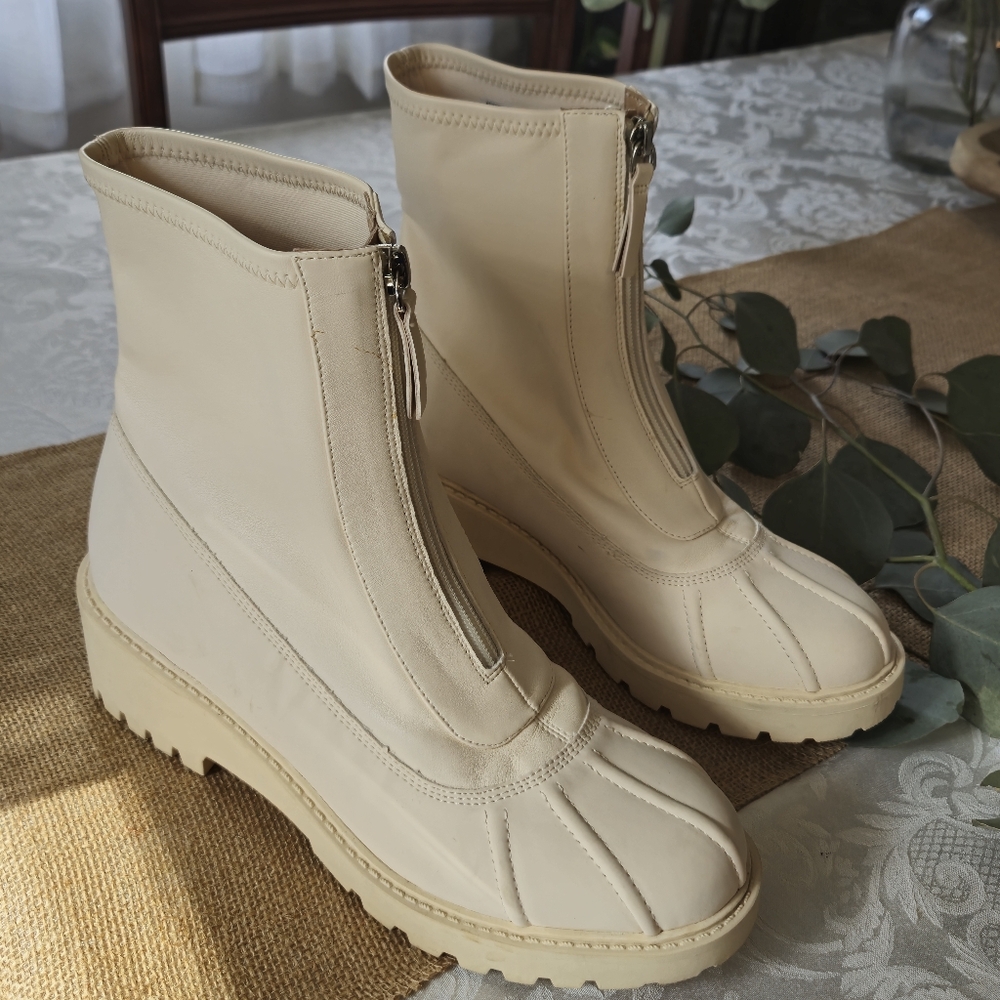 Shoedazzle Cream White Ankle Rainboots Size 10 Chunky Monochrome Neutral Women's